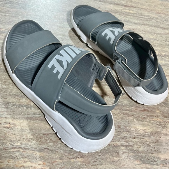 Nike open toe strapped sandals - Picture 2 of 15